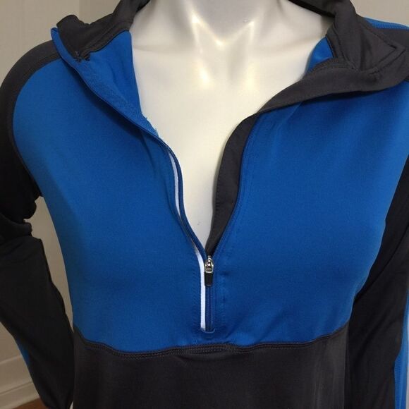 Reebok Performance thumb hole pull over! - Picture 3 of 7